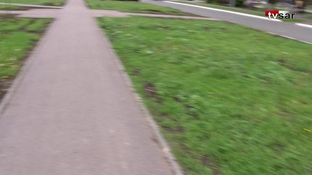 Газоны на Театральной площади в Саратове заросли сорняками смотреть онлайн