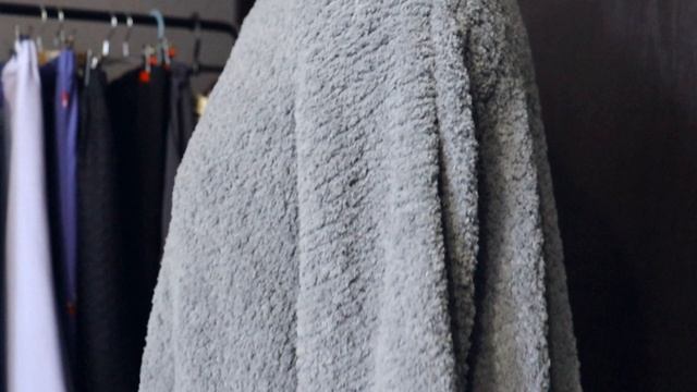 Свитер из пушистой пряжи смотреть онлайн