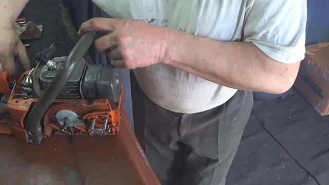 Бензопила Хускварна 137 не заводиться / заміна катушки ? смотреть онлайн