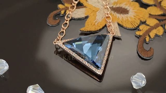 Божественный кулон с кристаллами Swarovski, покрытый слоя?