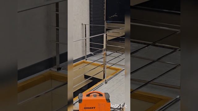 Блестящие перила из нержавеющей стали украсят любой и смотреть онлайн
