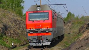 2ЭС6-570 "Синара" с длинной змейкой из одних платформ