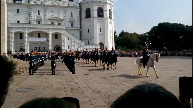 Развод конных и пеших караулов в Кремле - 3/10 смотреть онлайн