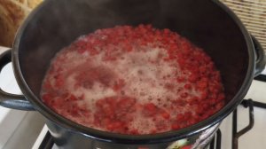 Топлю русскую печь ,готовлю обед.