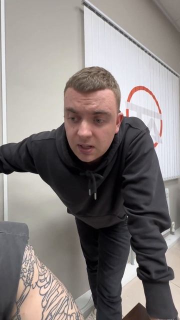 С каждым лайком зарплата Сани растет на сто рублей ❤️ смотреть онлайн