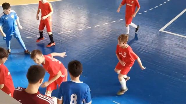 Авангард СШ-3 - Кудесник Мяча-2 0-8 (1-й тайм) смотреть онлайн