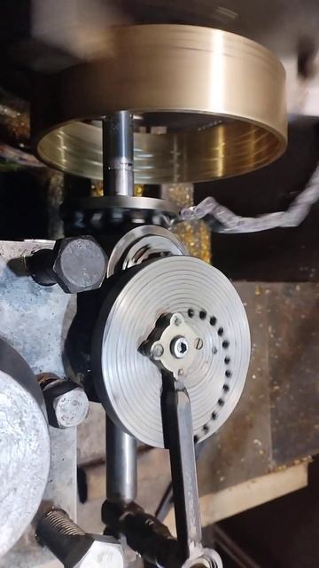 изготовление ремонтной втулки и нарезка маслозадержи смотреть онлайн