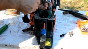 почему заливает свечу на бензопиле