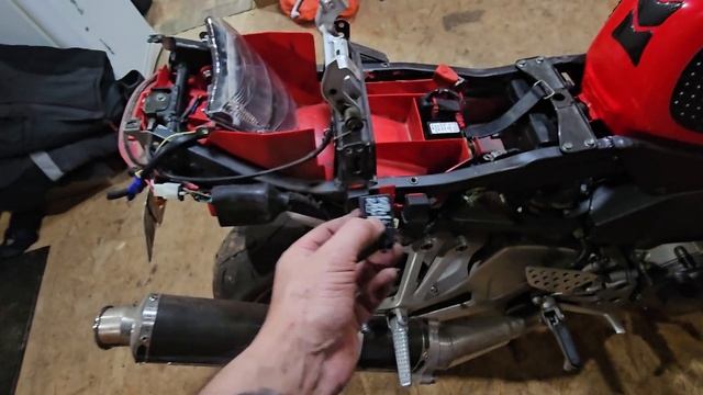 Не работает бензонасос. В чем причина?Хонда 954 2001г