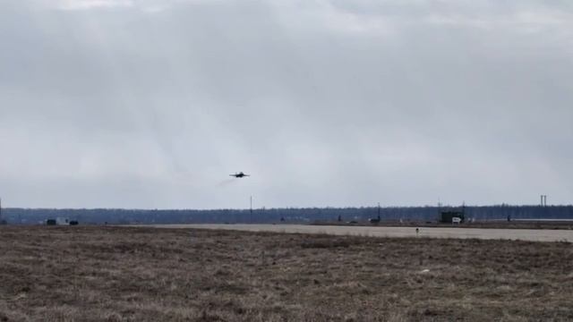 Впервые в истории Су-34 выполнил посадку «на брюхо» смотреть онлайн