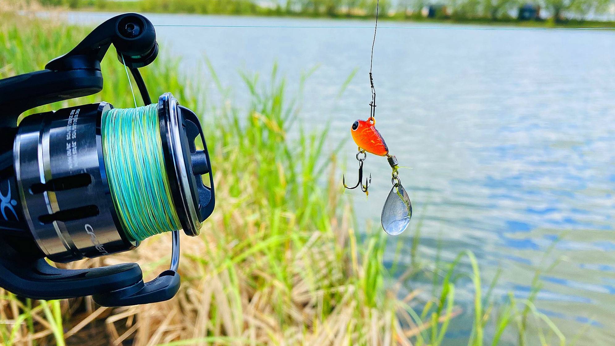 ПОЙМАЕТ ЩУКУ ВЕЗДЕ Рыбалка на спиннинг Ловля щуки на тейл-спиннер смотреть онлайн