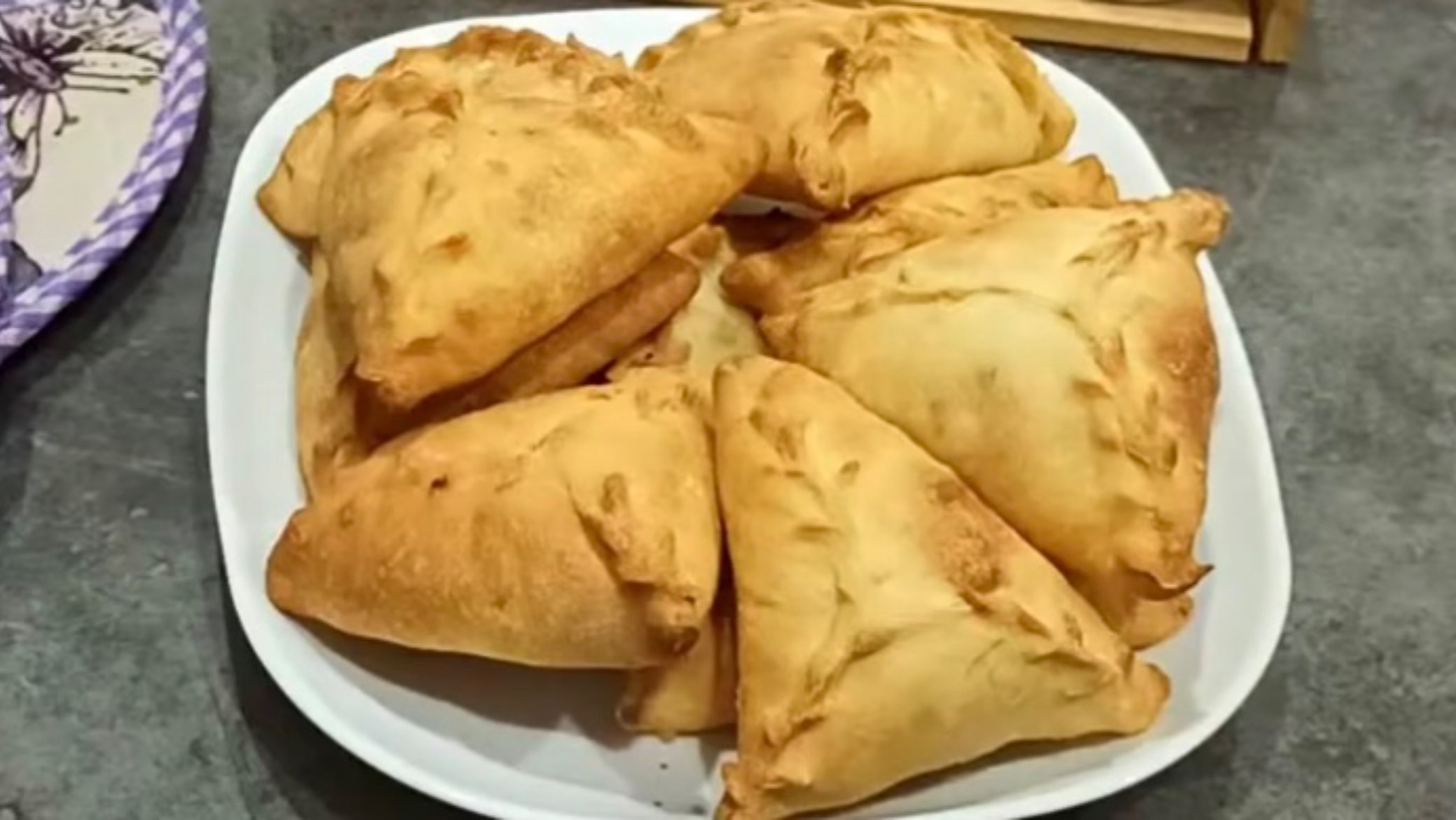 Треугольники с картошкой в духовке / Татарские треугольники с картошкой на кефире + рецепт теста смотреть онлайн