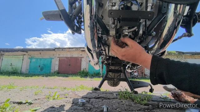 Установка защиты картера двигателя на Royal Enfield Super Meteor 650. Установка защиты картера двига