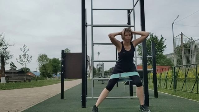 Зарядка 7. На открытом воздухе (качаем ягодицы)