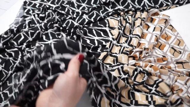 Трикотаж холодный вискозный с квадратами бежевыми AL137