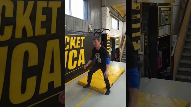 Обучалка. Как сделать фляк назад. Туториал. #трюки #пры?