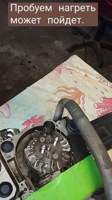 Не хочет слазить.#shorts #топ #бензопила смотреть онлайн