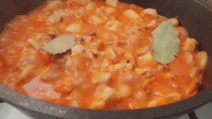 ЕМ ЭТО И ХУДЕЮ. Куриная грудка С ГРИБАМИ И ФАСОЛЬЮ в нежном соусе. Низкокалорийные рецепты с КБЖУ.