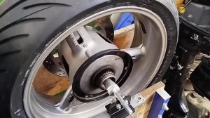 Балансировка мотоциклетного колеса в гаражных услови