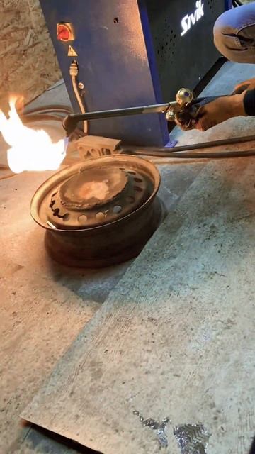 Сварка аргоном , правка литых дисков смотреть онлайн