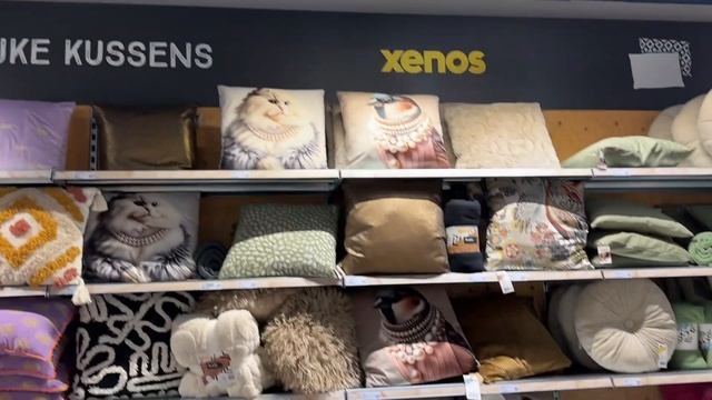 В саду утром || вазы для тюльпанов || голубятня || что я к?