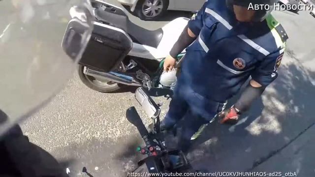 Мотобат остановил электровелосипед