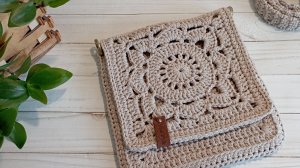 Клапан к сумке Планшет . Ажурный квадратный мотив крючком из шнура . МК .