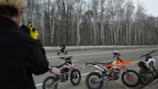 ЖЕСТКИЙ СТАНТ | ТОЛПА НА ПИТБАЙКАХ | ОТКРЫТИЕ МОТОСЕЗОНА 2024 смотреть онлайн