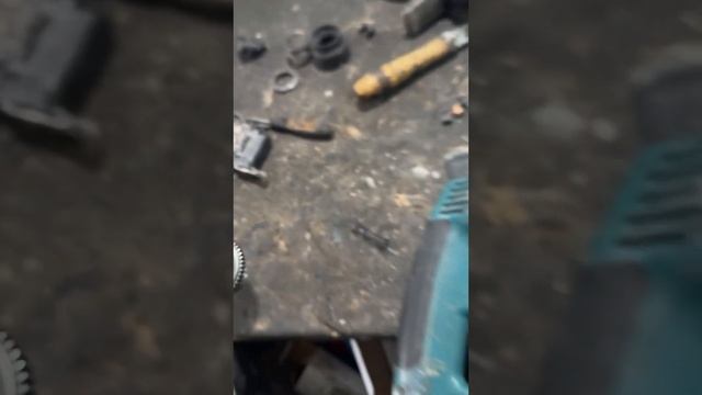 Почему проварачивает сверло на перфораторе Makita2450 зам? смотреть онлайн