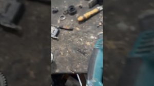 Почему проварачивает сверло на перфораторе Makita2450 зам?