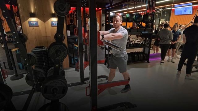 Приседания со штангой, техника выполнения упражнения. смотреть онлайн