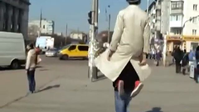 Великан среди людей Прикол! смотреть онлайн