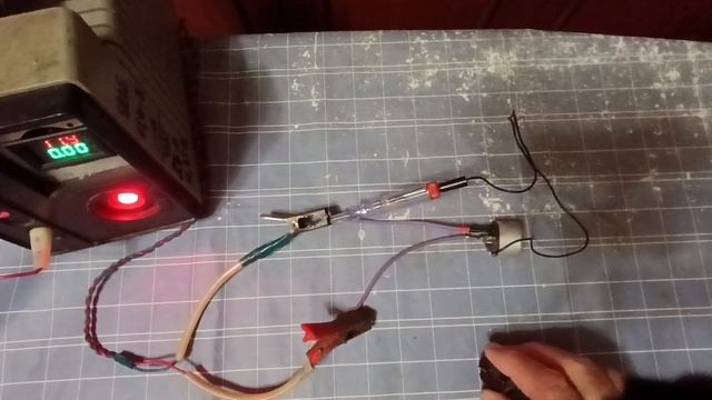 Реле контрольної лампи ручного тормоза.