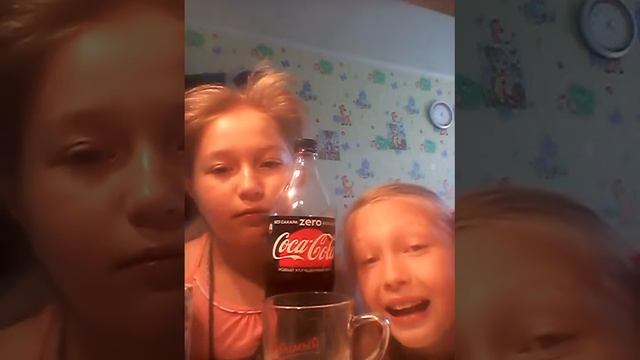 Как мы едим чипсы и Coca Cola Зеро смотреть онлайн