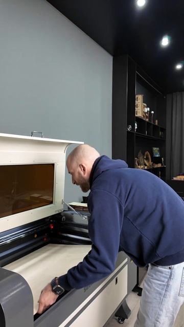 Лазерная резка фанеры. СО2 станок. Savinsname смотреть онлайн