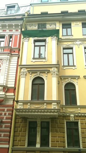 Фасадная,ажурная лепнина украсила дома на Галерной у? смотреть онлайн