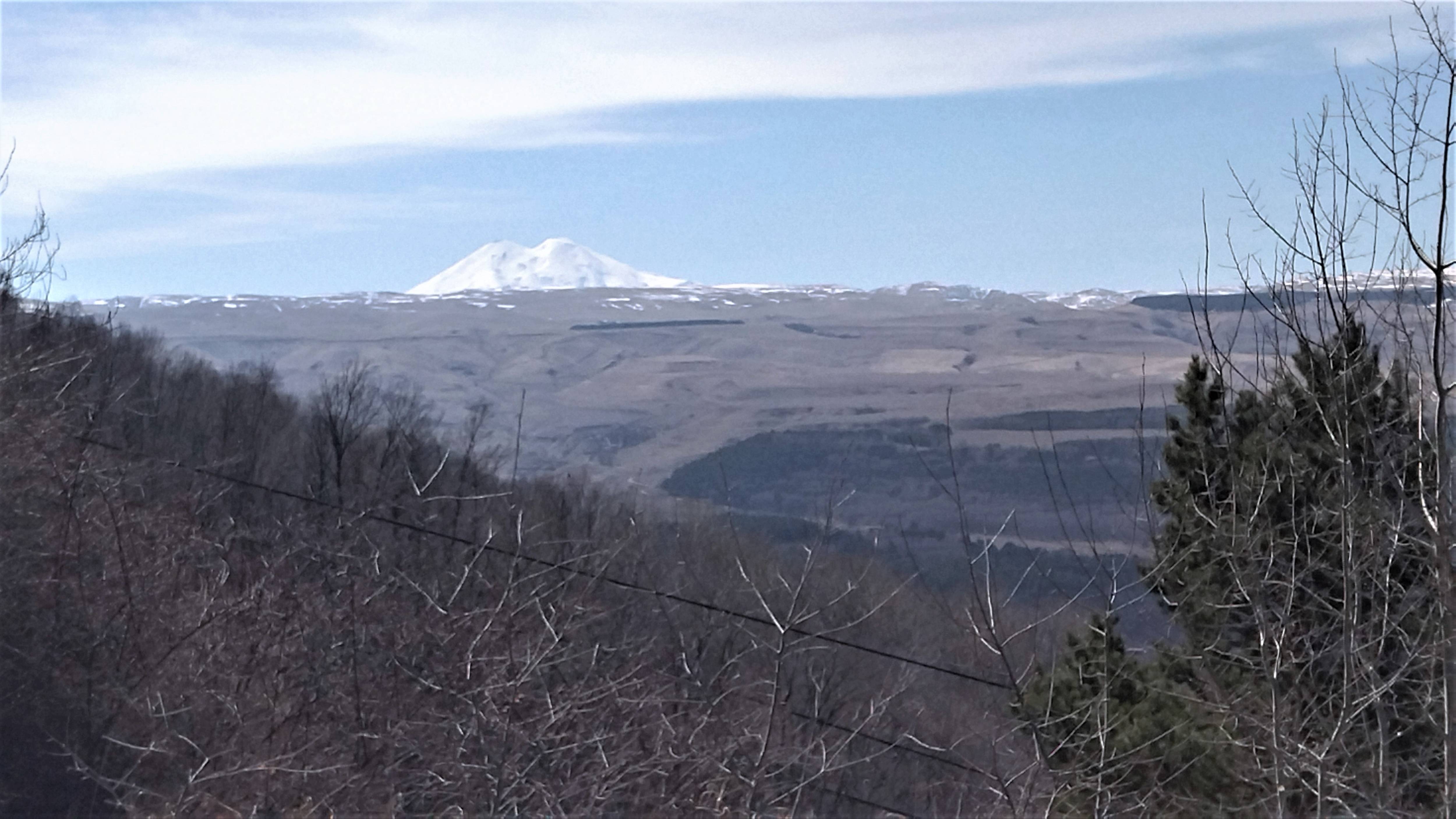 Канатная дорога в Кисловодске. Вид на Эльбрус. смотреть онлайн