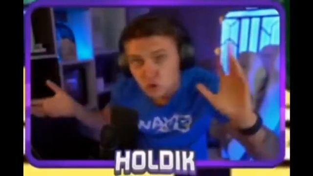 ХОЛДИК ТАНЦУЕТ ПОД МУЗЫКУ ХОЛДИК ЛЮБИТ СУНДУКИ😎