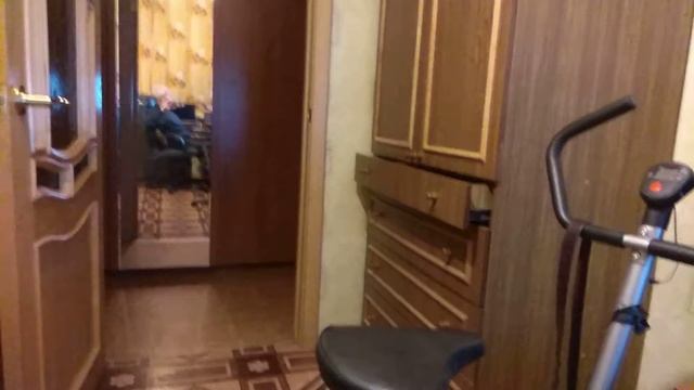 Со скрипом тренажера уже крутятся педали смотреть онлайн