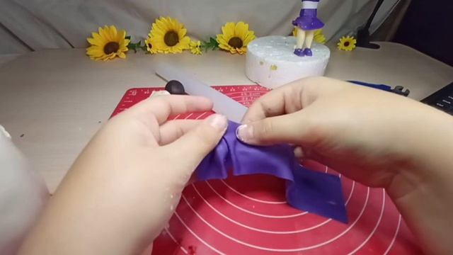 Куколка из сахарной мастики. Украшение для тортика смотреть онлайн