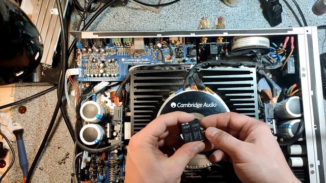 Cambridge Audio Azur 840a усилитель мощности, неисправность реле