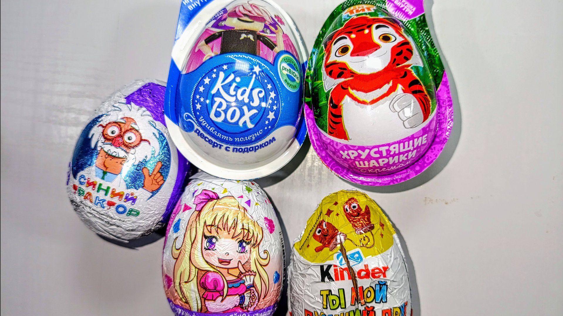 АСМР Шоколадный 🍰🍩🍫 распаковка АСМР Киндер Сюрприз ч.10💕💕💕 смотреть онлайн