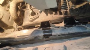 замена подушек двигателя, передняя на Kia Sportage 2