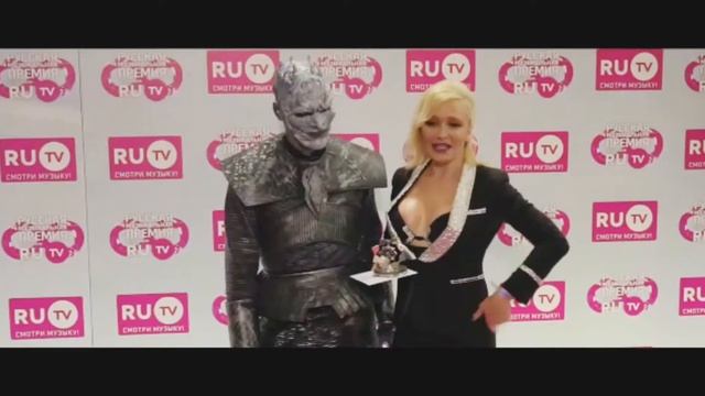 По красной дорожке в сопровождении Короля ночи