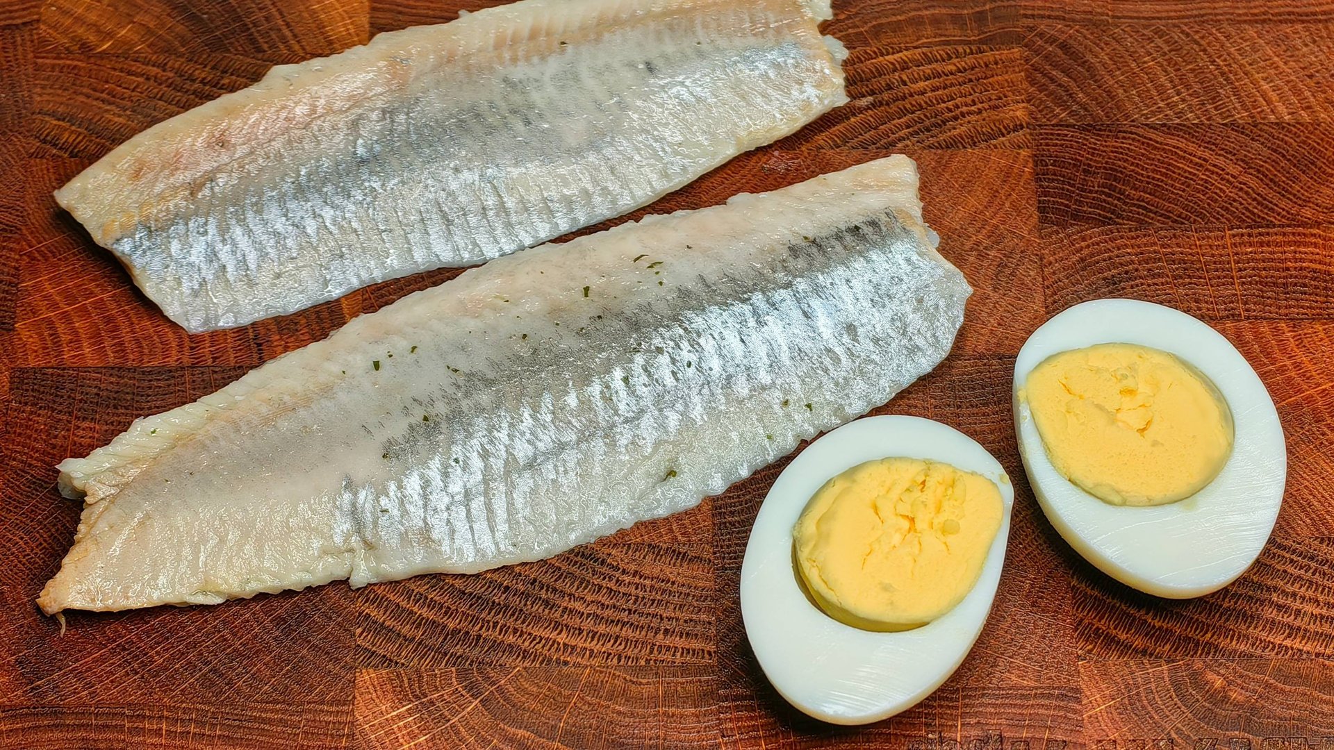 Я влюбилась в этот салат! Вкусный салат с селедкой и яйцом. Съедается сразу! смотреть онлайн