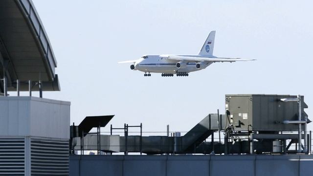 Российский Ан-124 доставил в Польшу медицинские маски и