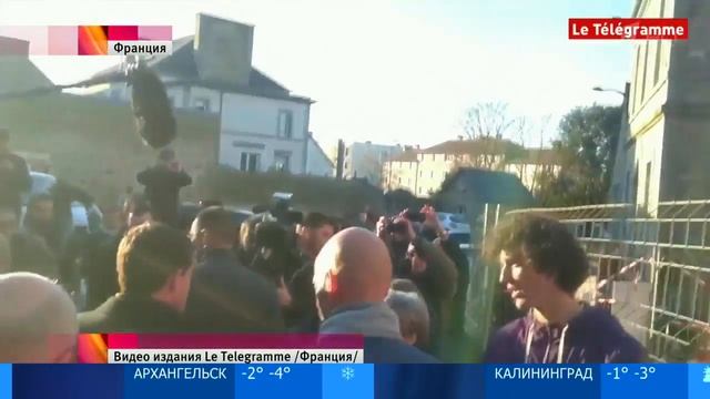 КАНДИДАТ В ПРЕЗИДЕНТЫ ФРАНЦИИ МАНУЭЛЬ ВАЛЬС ПОЛУЧИЛ ПОЩЕЧИНУ ПОСРЕДИ УЛИЦЫ ОТ ИЗБИРАТЕЛЯ смотреть онлайн