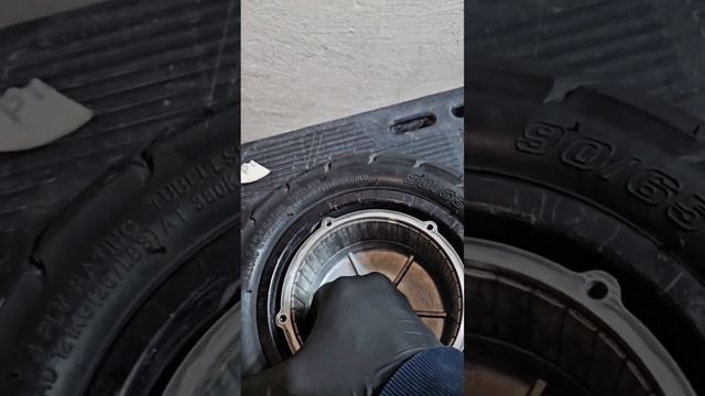 На Kukirin G4 чистим мотор колесо от ржавчины и меняем подш