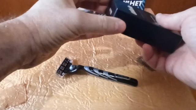Подарочный Набор GILLETTE MACH3 Бритва с 1 сменной кассетой +