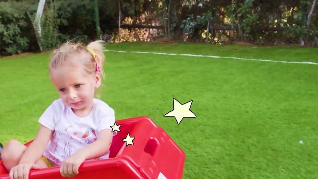 Четыре разноцветных бассейна для веселых игр с водой смотреть онлайн